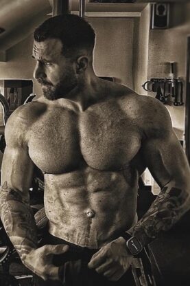 Ákos chippendale